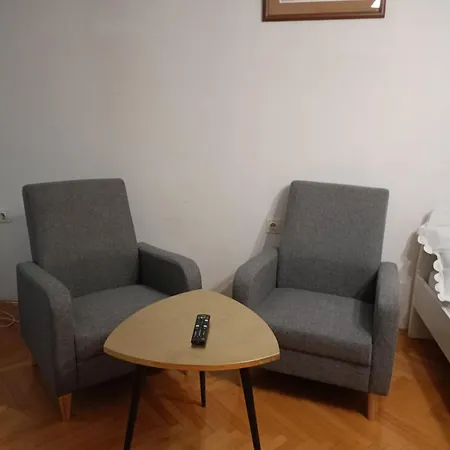 Kleopa Apartment *